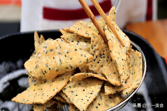 一碗面粉俩鸡蛋，教你做河南特色炸麻叶子，香酥可口、一咬直掉渣