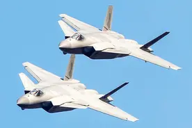 空军隆重宣布歼20最终版本，服役唯一选择，放弃“瑞典”方案视频封面