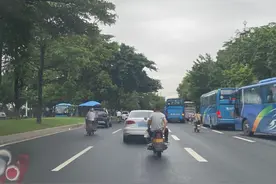 街坊投稿：黄埔LG工厂附近摩托车“飞来飞去”，非法载人？图片