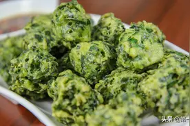 这才是韭菜丸子正确做法，不加一滴水，翠绿不变色，酥脆又松软图片