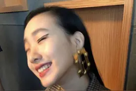 小S大方晒女儿丑照，曾被全网嘲丑，如今名模风范时尚潮儿图片