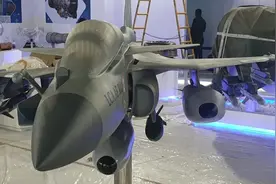中国行我也行！印度突然曝光两款隐形战机，都玩上了蚌式进气道图片