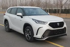 丰田皇冠-陆放曝光！运动外观+车长超5米，要“干BBA”？图片