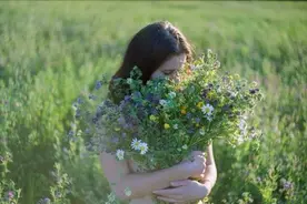 想念一个人，无需多言，对方就会感觉到图片