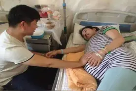 一次怀孕生下2个娃，家人刚要庆祝是"双胞胎"，医生摇头：不是图片