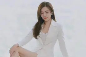 王晓晨真是“腿精”本人，原以为她穿了丝袜，看见脚趾才发现错了图片