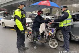 危险！一定不要加装雨阳棚图片