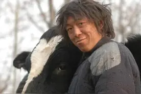 黄渤年收入近9千万，却因将父亲送进养老院引质疑，他是这么说的图片