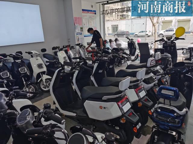 疫情期间，有郑州市民为防疫专程去买电动车：“用来上下班，安全出行”