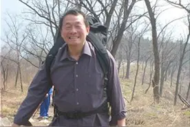 北京老师任铁生独自爬山，离奇失踪8年后，悬崖山洞发现白骨图片