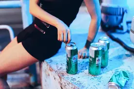 妻子让闺蜜试探丈夫，丈夫没有把持住假戏真做，丈夫构成犯罪吗？图片