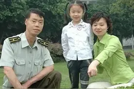 1995年，兵哥哥梁强为救27名乘客重度烧伤，女友始终不离不弃图片