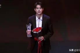 泰星BK成为KCL最年轻的视帝，为PP代领最受欢迎男演员奖项图片