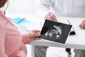 看孕肚中线确定男女？民间这4个说法靠谱吗？医生说出了真相图片