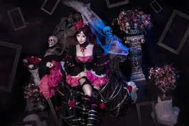 王者荣耀露娜·哥特玫瑰真人cosplay高逼真还原 美得不可方物图片