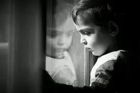 一个成年人的自述：我才知道，我的一切自卑和懦弱，都源于父母图片