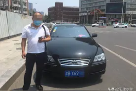 假牌车辆公然上路  “便衣”交警火眼识破图片