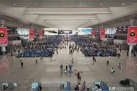 和高铁列车乘务员谈恋爱什么感受？图片