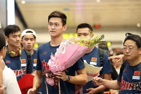 宁泽涛退役后现状：爱打高尔夫帅气依旧，孙杨沉寂后或有意复出图片