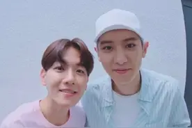 灿白女孩过年了！朴灿烈更新短片与边伯贤同框跳舞图片