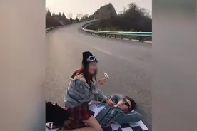 西安躺公路拍婚纱照 交警约谈摄影工作室责令整改图片