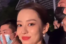 郎朗上海外滩演出，吉娜现身为老公助威，全程现“望夫眼”甜齁图片