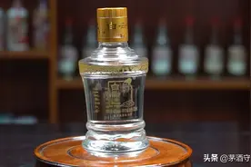 茅酒守艺人品酒——湖北霸主白云边图片