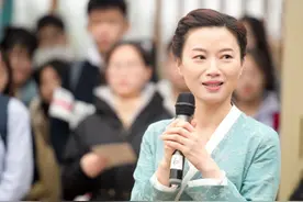 中南大学美女教授杨雨，我和李清照一样：“好酒、好赌，还好色”图片