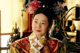 清朝一个女孩出生，乌鸦遮天蔽日3天，大师眉头一皱：王朝要亡图片