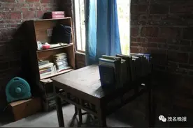 18岁女孩带91岁奶奶上大学，网友：她的眼中有光图片