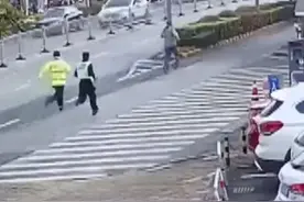 【法治新闻】“低配”高档车竟然还上路，给我整不会了……图片