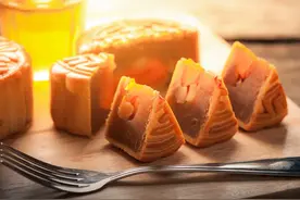 到处都是蛋黄月饼，蛋白去哪儿了？图片
