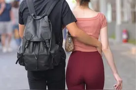 小说：村花和我私定终身被村民造谣，她看着我：这辈子就要跟着你图片