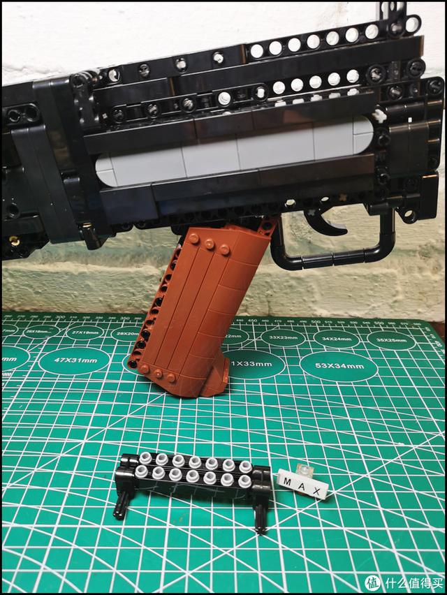 积木评测：吃鸡空投步木仓：Groza是最强吃鸡神器？