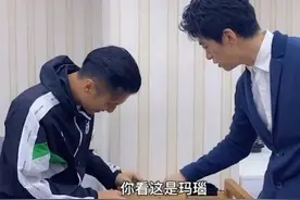 46岁李健太壕！谢霆锋生日送其上万银茶壶，还曾送选手天价药图片