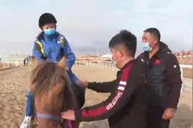 马术课进校园！新疆阿勒泰学生体验马背上的快乐图片