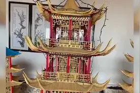 高手在民间！大爷用5000双筷子搭出天坛黄鹤楼 最高1.5米图片