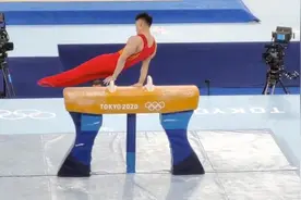 现场直击！中国体操男队赛前场地适应训练图片
