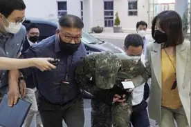 韩国总统文在寅要求彻查韩国空军性侵案图片