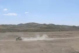 20公里时速下移动射击！看装甲兵分队硬核考试图片