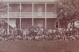 起底丨淌血的历史！北美原住民儿童寄宿学校惨剧重见天日图片