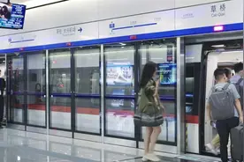 大兴机场客流逐渐迎来高峰 地铁大兴机场线启动常态化延时运营图片