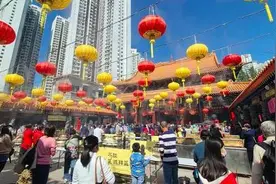 香港市民大年初一到黄大仙祠祈福图片