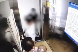 霸气！女子堵电梯门不让电动车进：很危险图片
