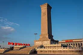 百年瞬间丨人民英雄纪念碑在北京天安门广场建成图片