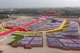 中华巨轮劈波斩浪 万人置身甲板之上！总导演讲述：党的盛典 人民的节日图片