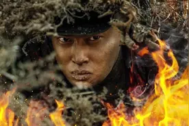 《跨过鸭绿江》抢先看：烈火中永生，致敬邱少云图片