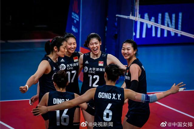 赢了！5连胜！中国女排战胜俄罗斯女排