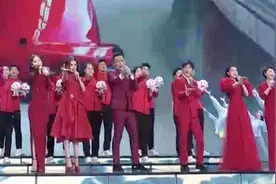 2021年春节联欢晚会丨歌曲《燃烧的雪花》图片