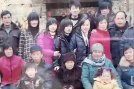重拍全家福再现13年前场景“姥姥的位置永远为她保留”图片